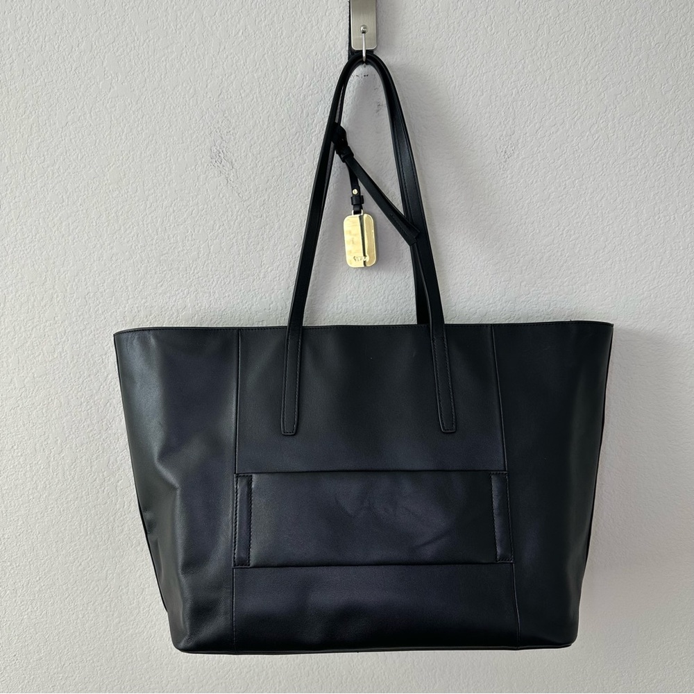 TUMI Everyday Tote Bag Voyageur Leather in Black - Picture 2 of 10